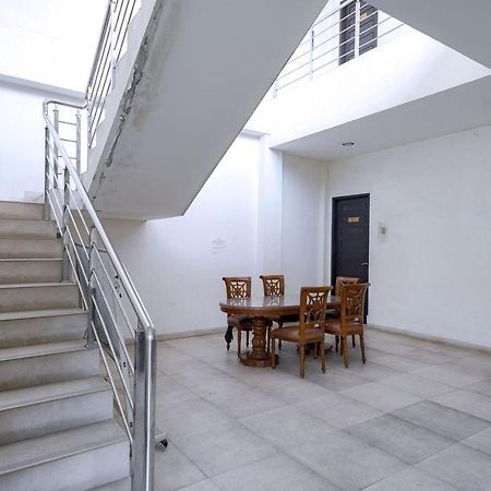 Reddoorz @ Avros Guest House Medan Exterior photo