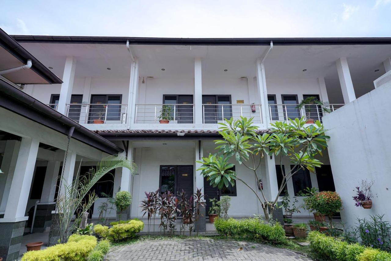 Reddoorz @ Avros Guest House Medan Exterior photo