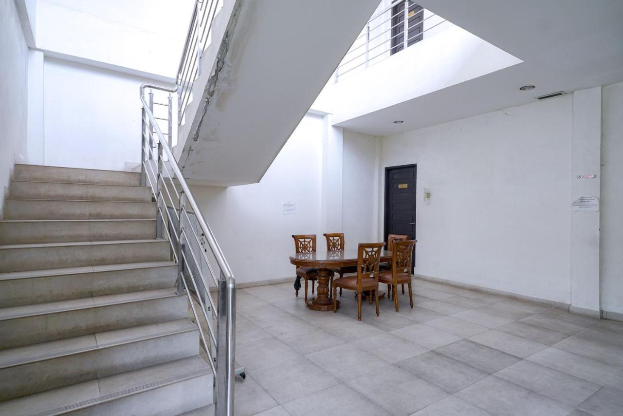 Reddoorz @ Avros Guest House Medan Exterior photo