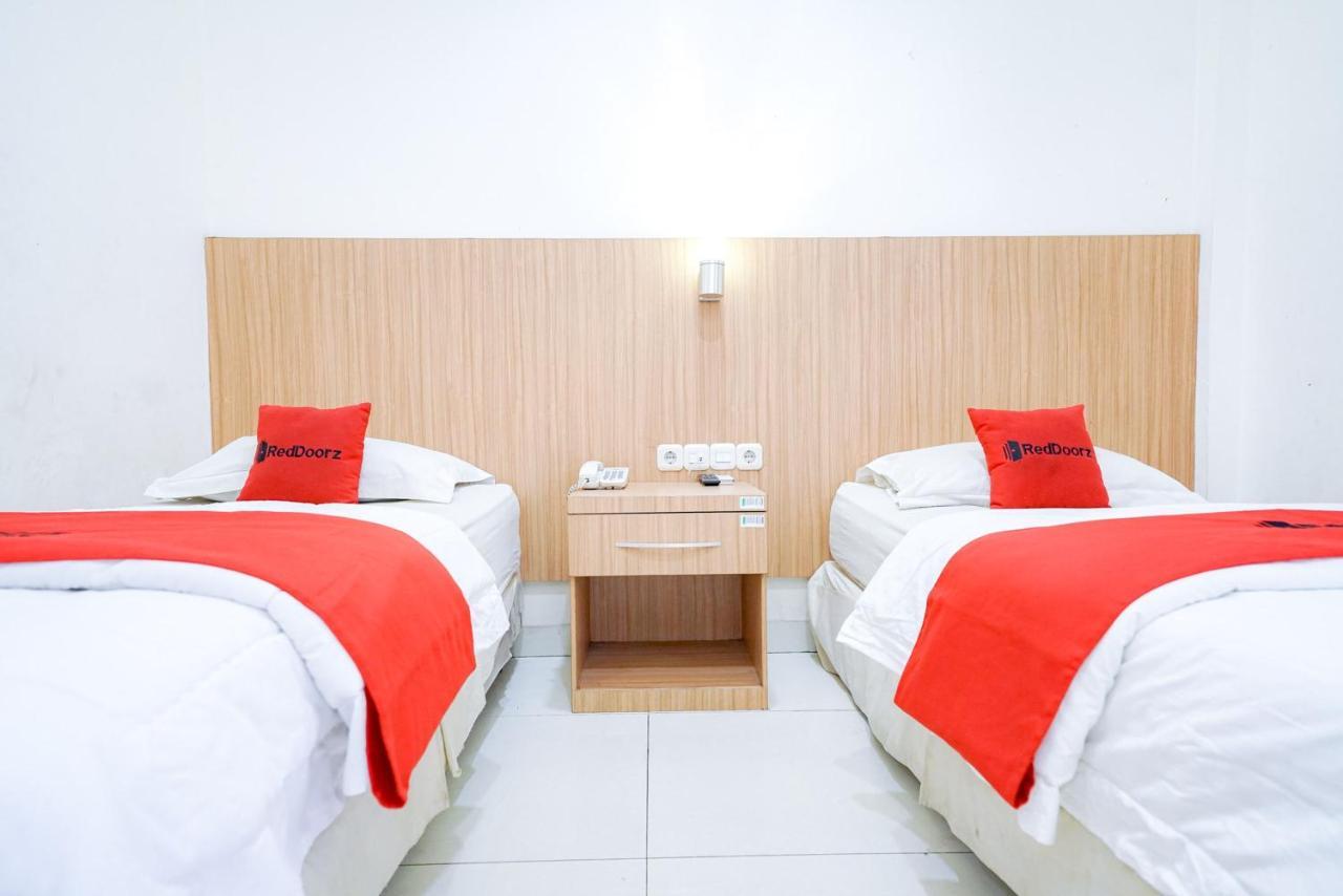 Reddoorz @ Avros Guest House Medan Exterior photo