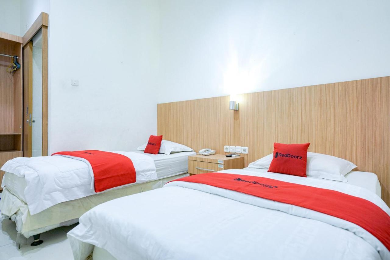Reddoorz @ Avros Guest House Medan Exterior photo